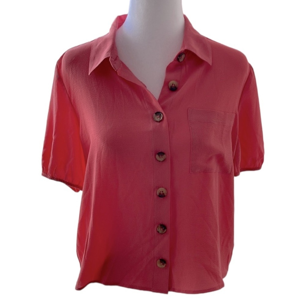 3/$10 NWT Pink Rose Short Sleeve Button Down Top | Tropic Rose | Small